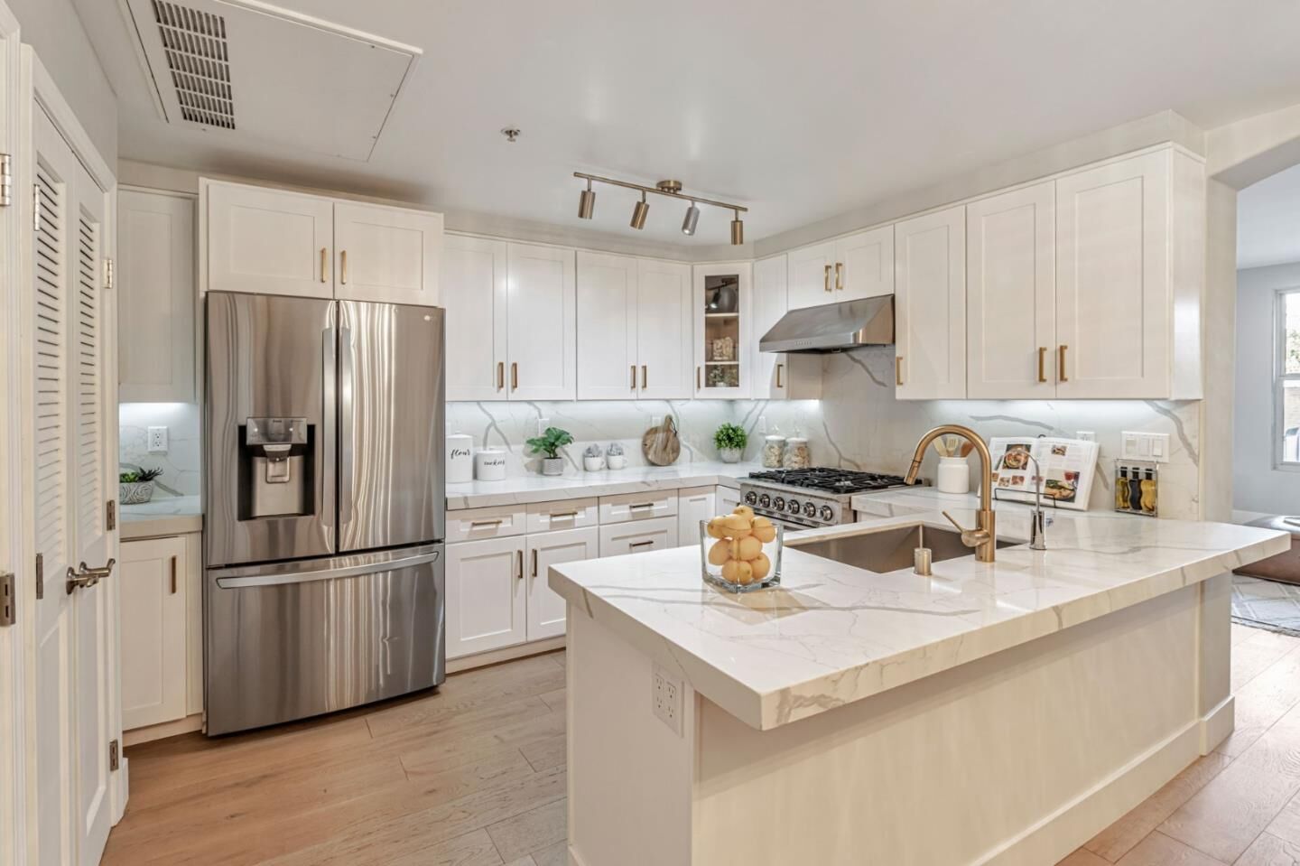 Property Photo:  30 East Julian Street 212  CA 95112 
