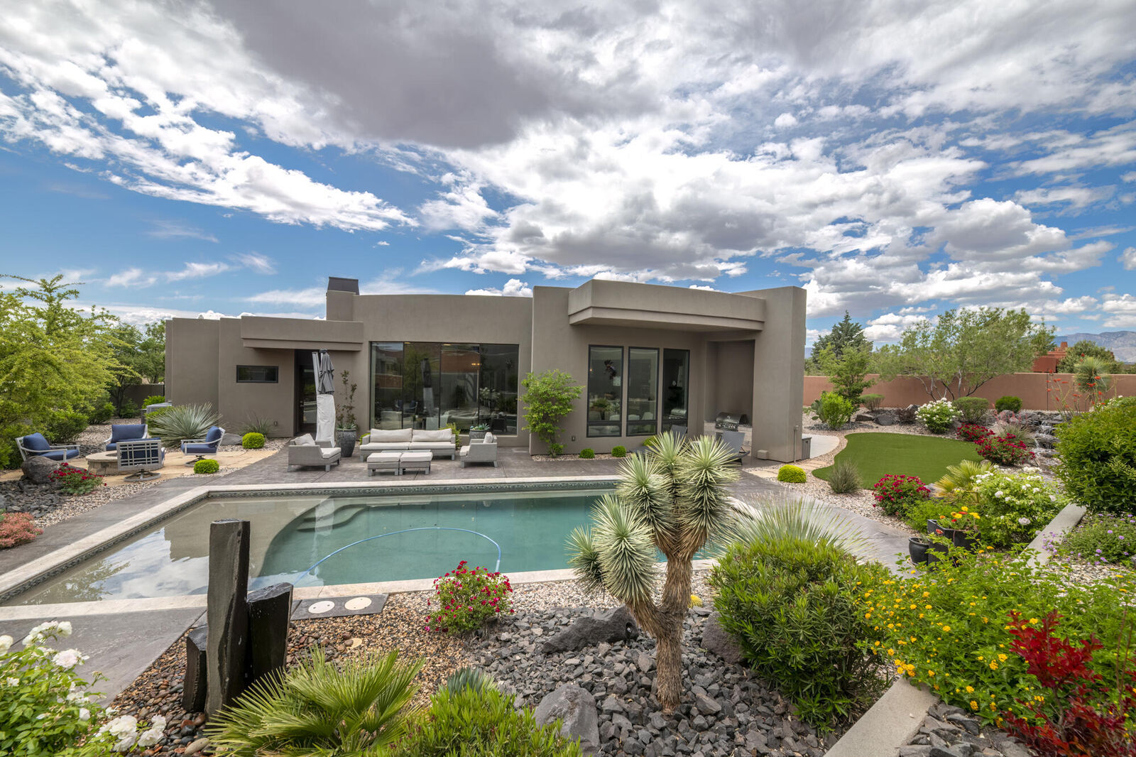 Property Photo:  619 E Flint Rock Cir  UT 84738 