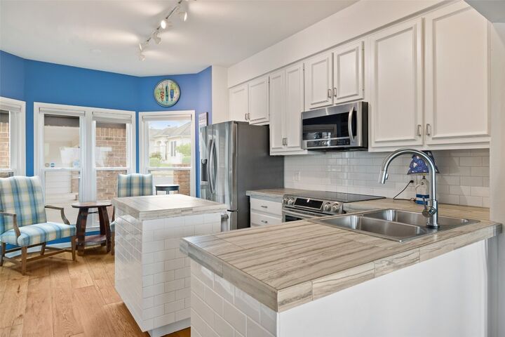 Property Photo: 16 Tournament Way 19 TX 78738
