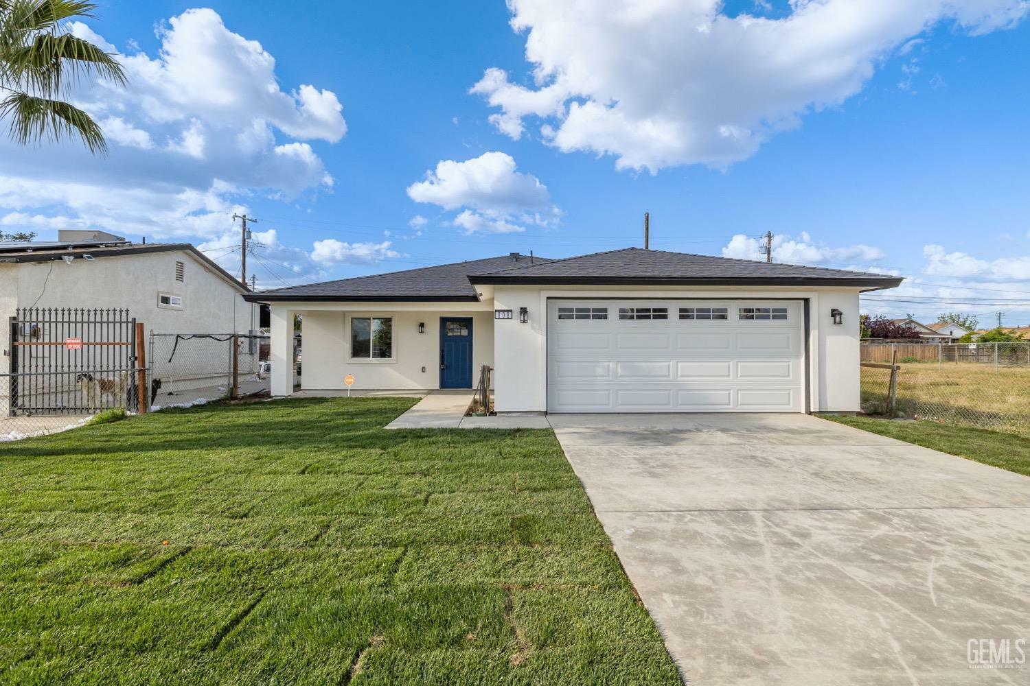 Property Photo: 808 Southgate Drive CA 93307