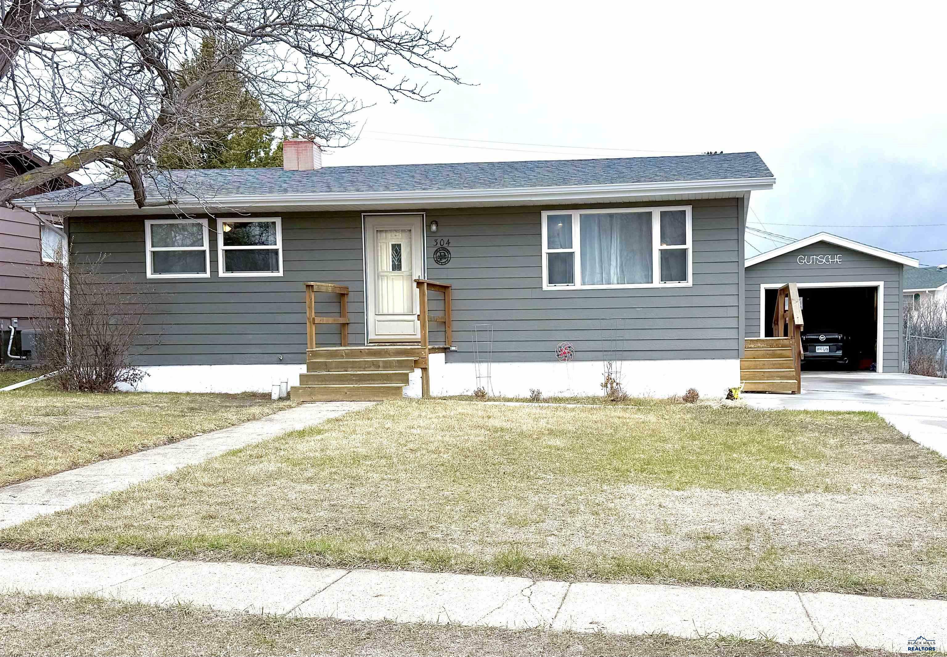 Property Photo: 304 10th Ave SD 57735-0000