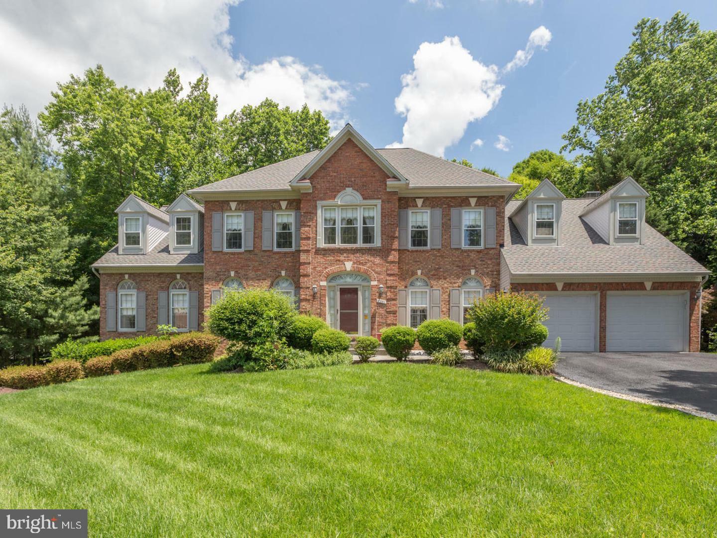 Property Photo: 8301 Crosspointe Drive VA 22039