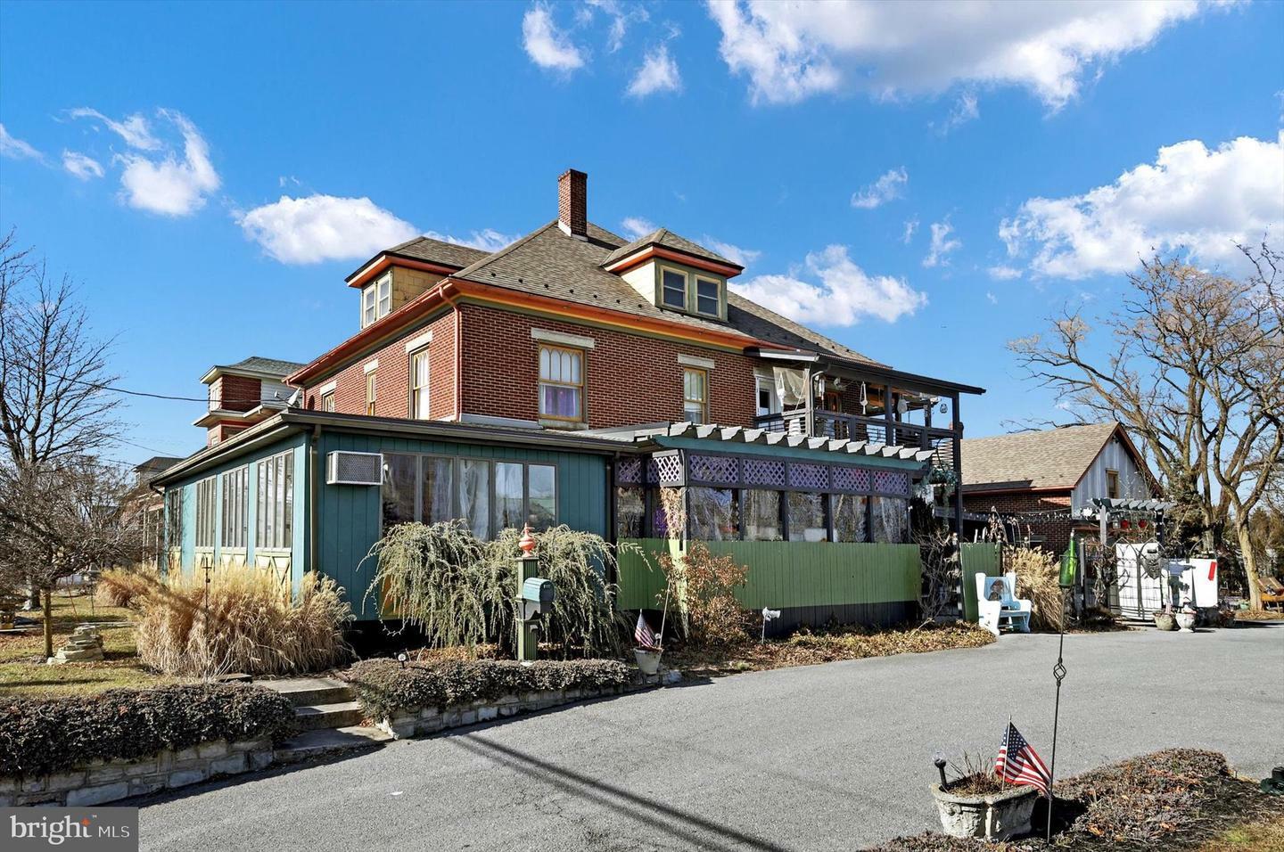Property Photo: 1055 Lincoln Way E PA 17201