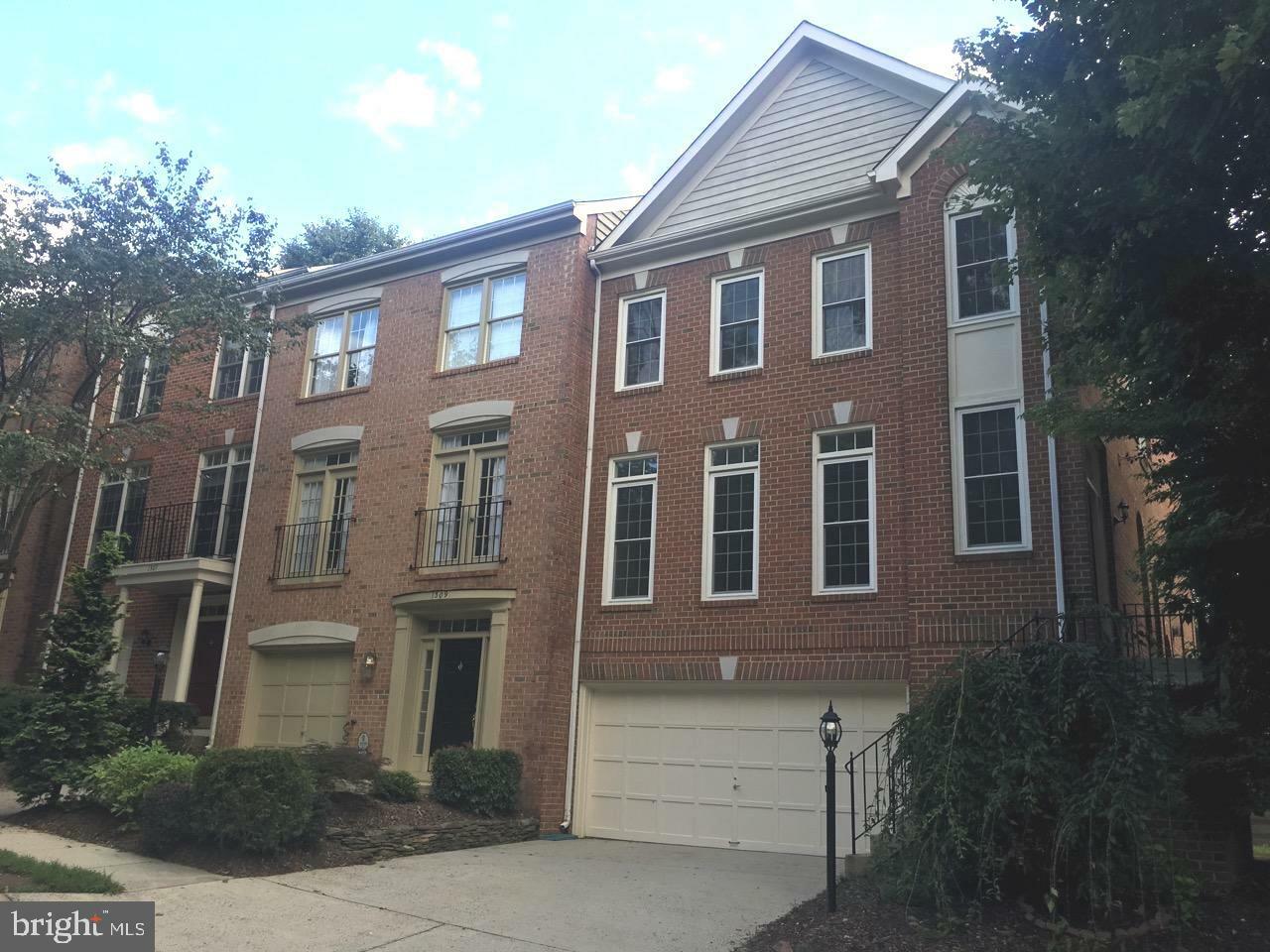 Property Photo: 1311 Sundial Drive VA 20194