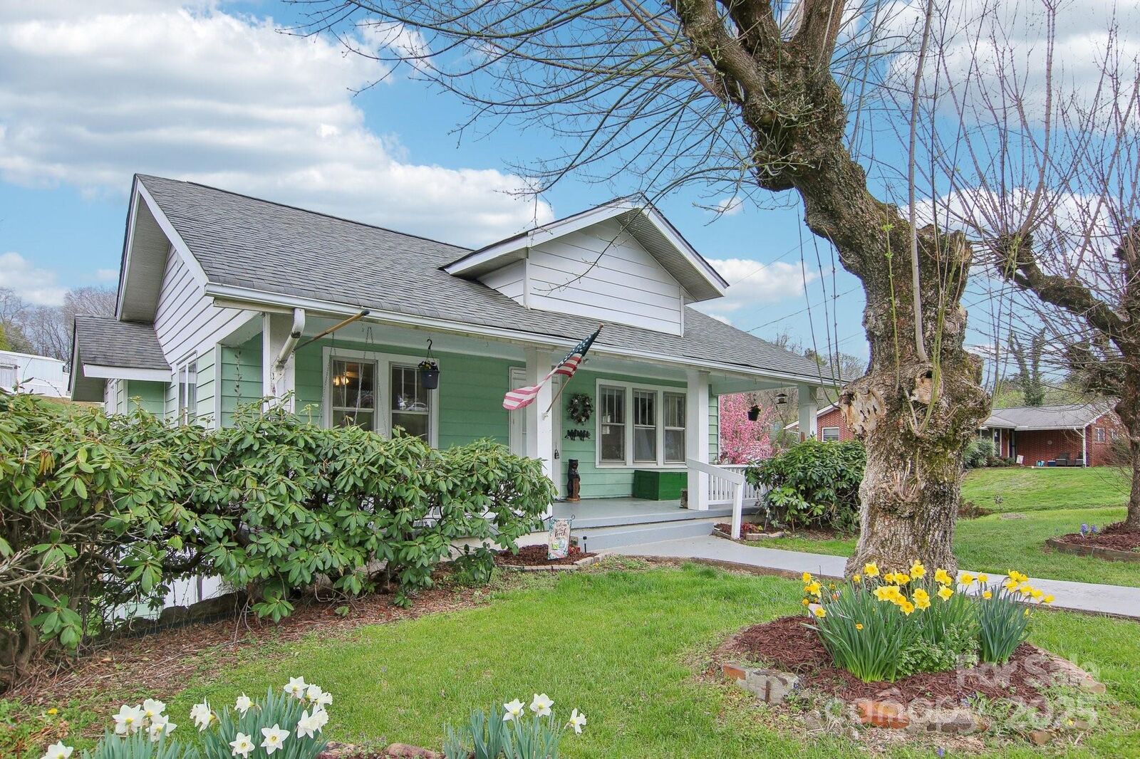 Property Photo:  21 Henry Drive  NC 28721 
