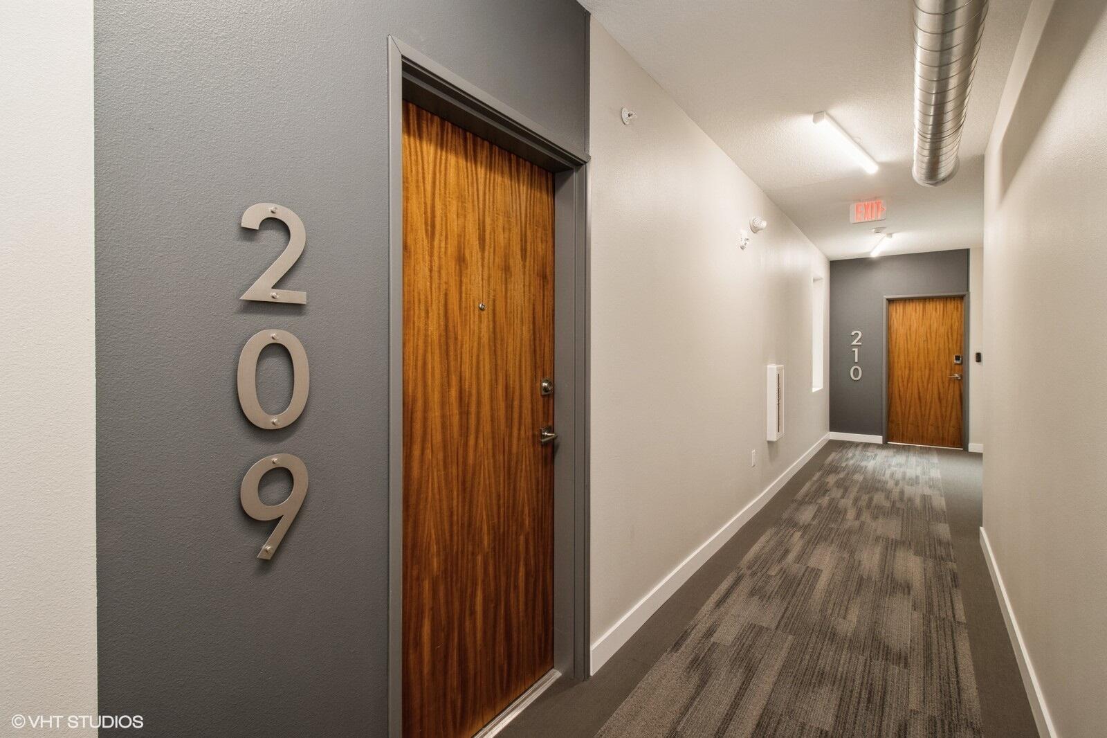 Property Photo: 450 SW 7th Street 209 IA 50309