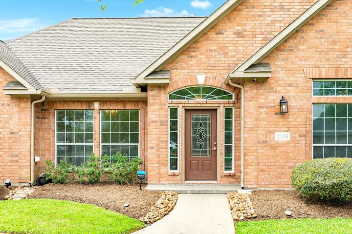 Property Photo:  1008 Mockingbird Lane  TX 77531 
