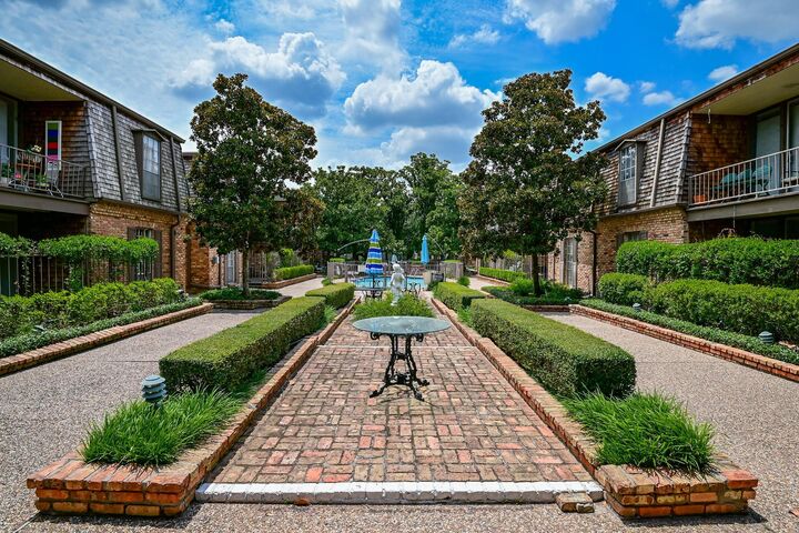 Property Photo: 5353 Institute Lane 12 TX 77005