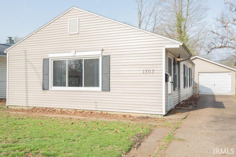 Property Photo:  1303 S Saint James Boulevard  IN 47714 