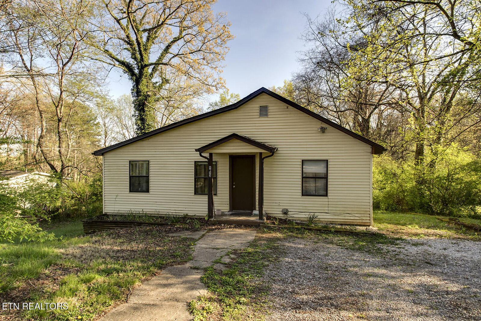 Property Photo: 1013 Beaman Lake Rd TN 37914