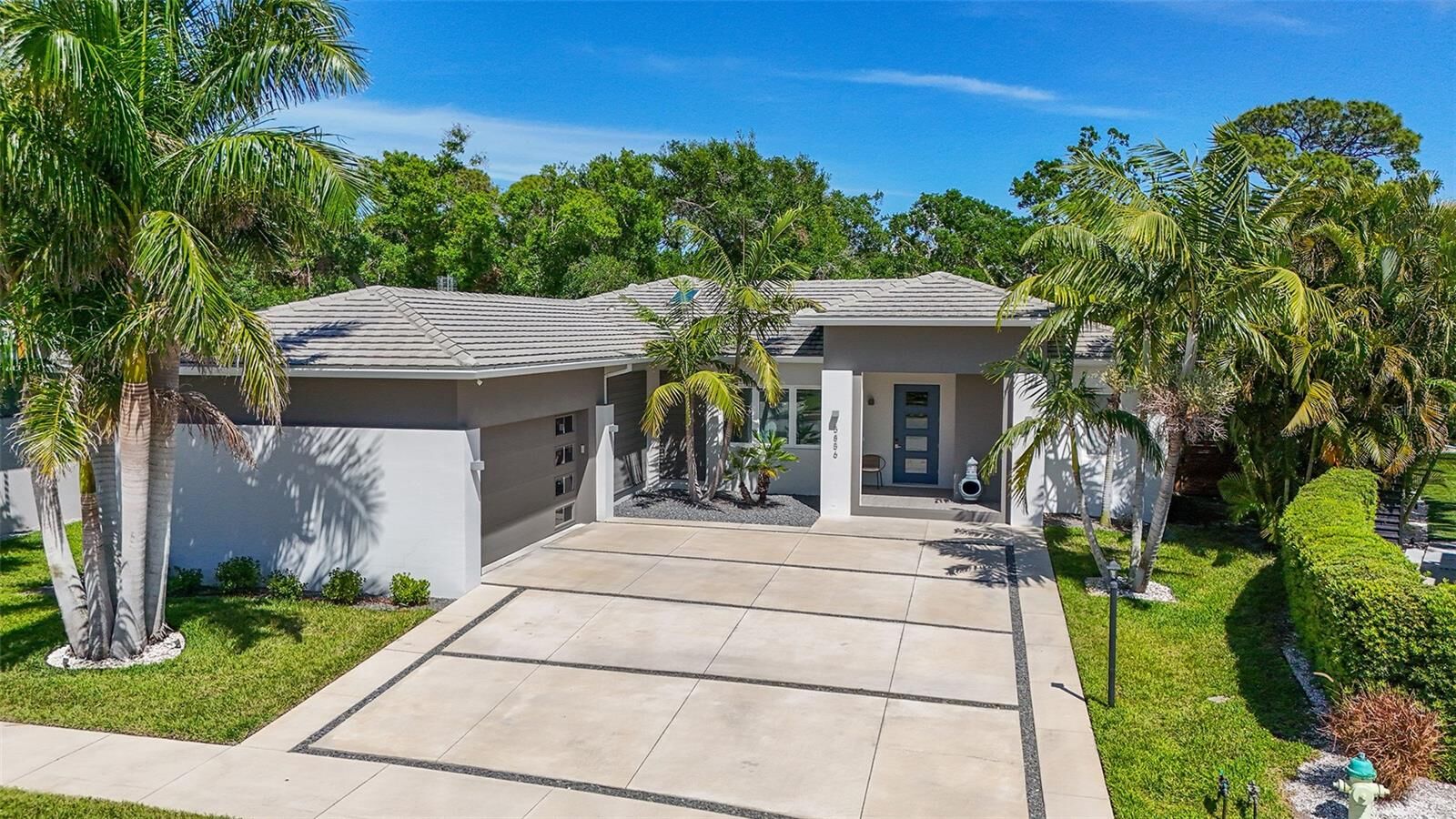Property Photo: 5856 Meriwether Place FL 34232