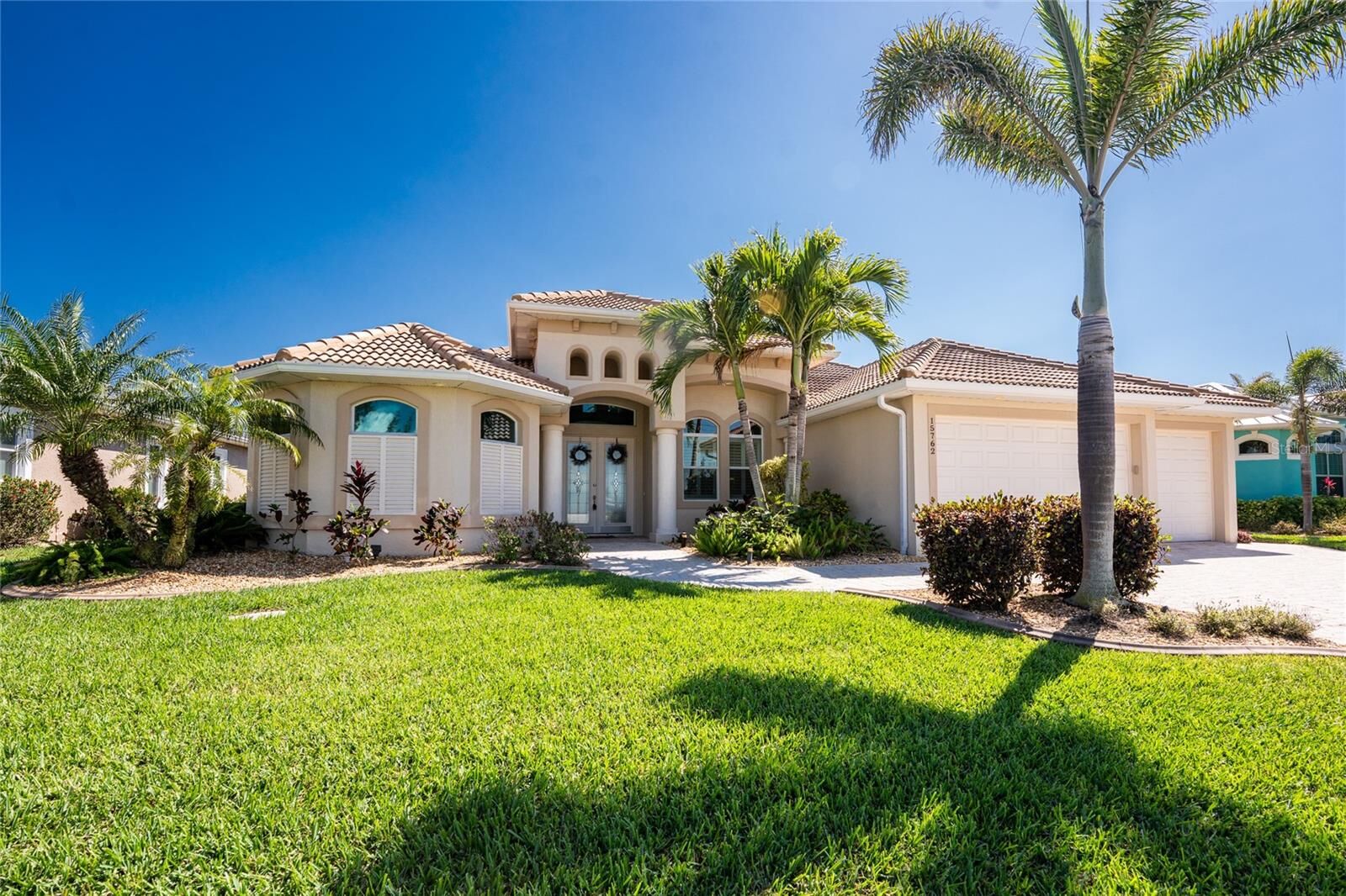 Property Photo:  15762 Aqua Circle  FL 33981 