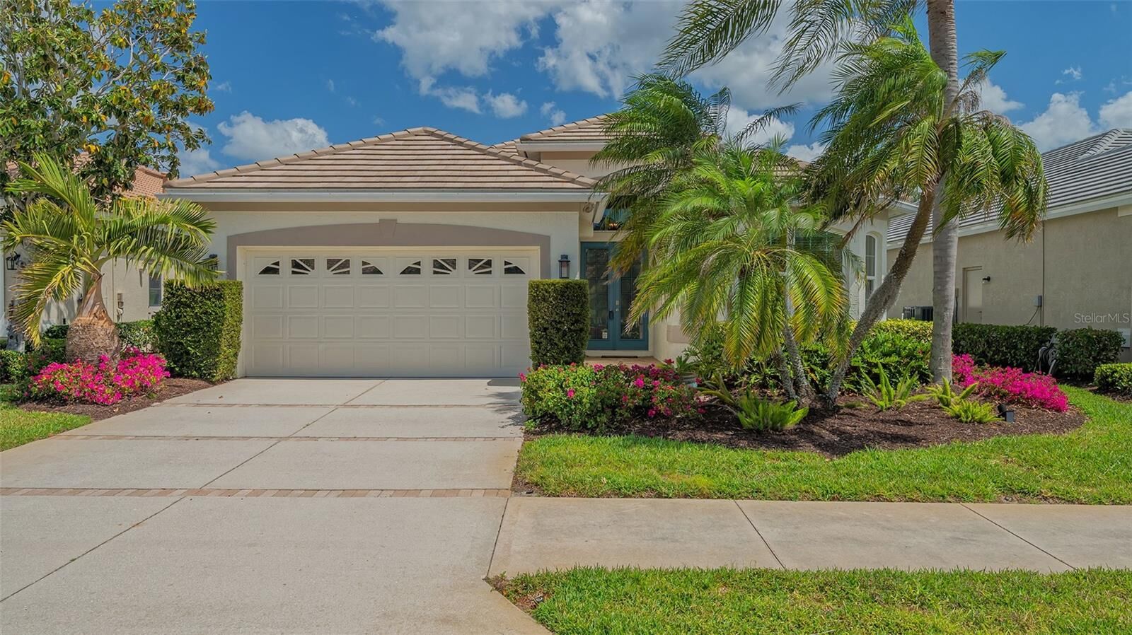 Property Photo:  8263 Nice Way  FL 34238 