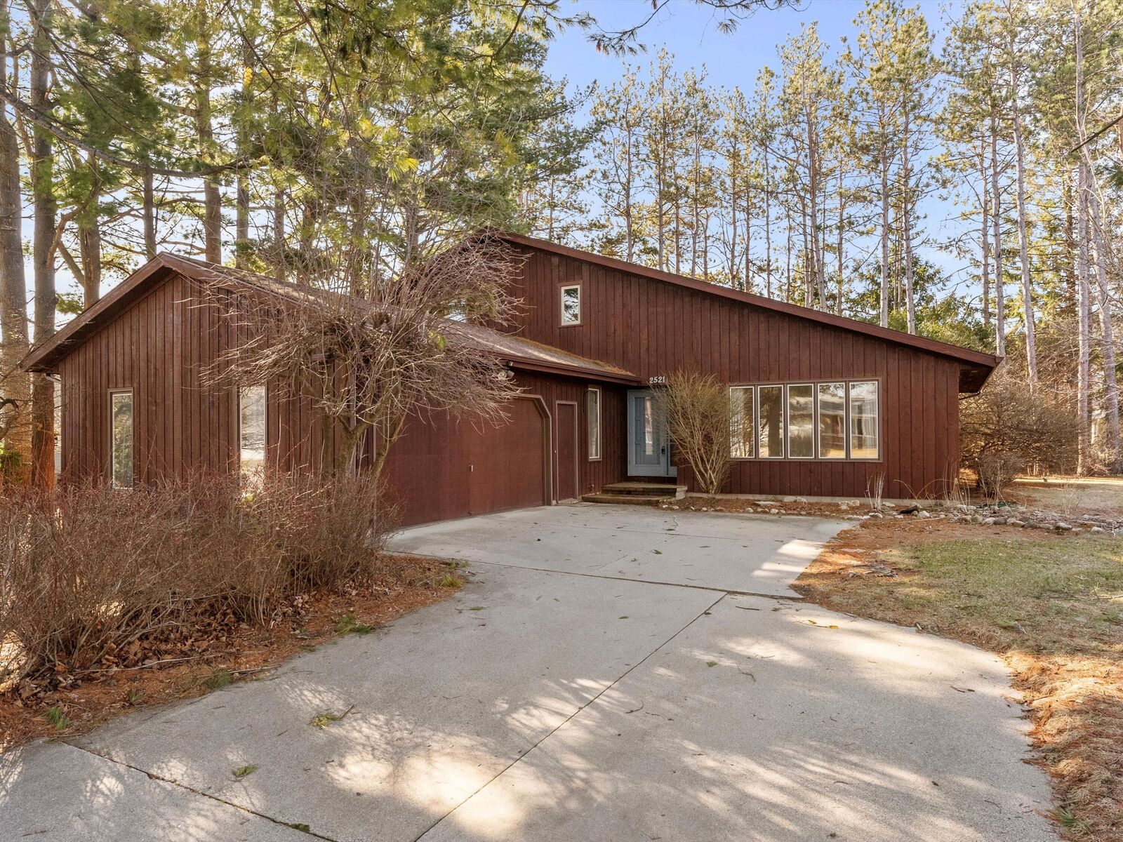 Property Photo:  2521 44th St  WI 54241