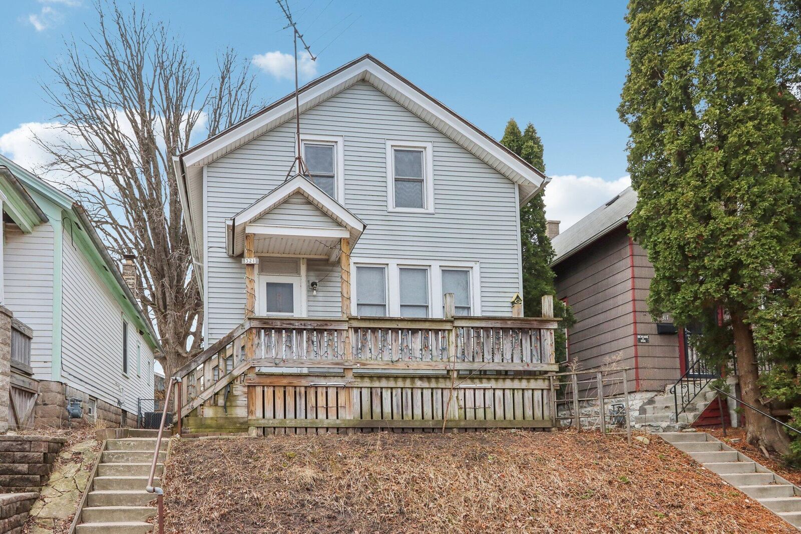 Property Photo:  321 E Smith St  WI 53207 