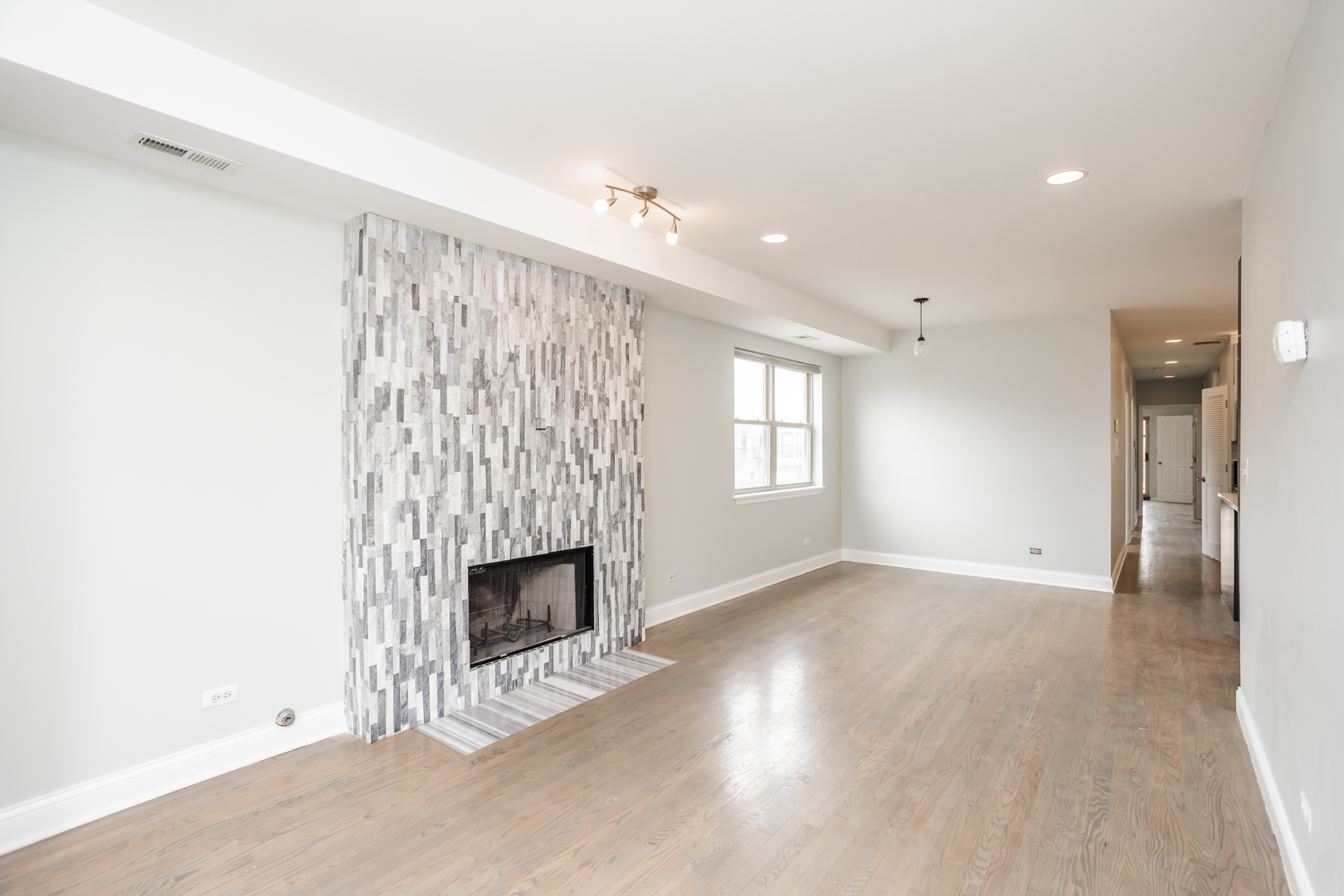 Property Photo: 2921 W Washington Boulevard 2 IL 60612