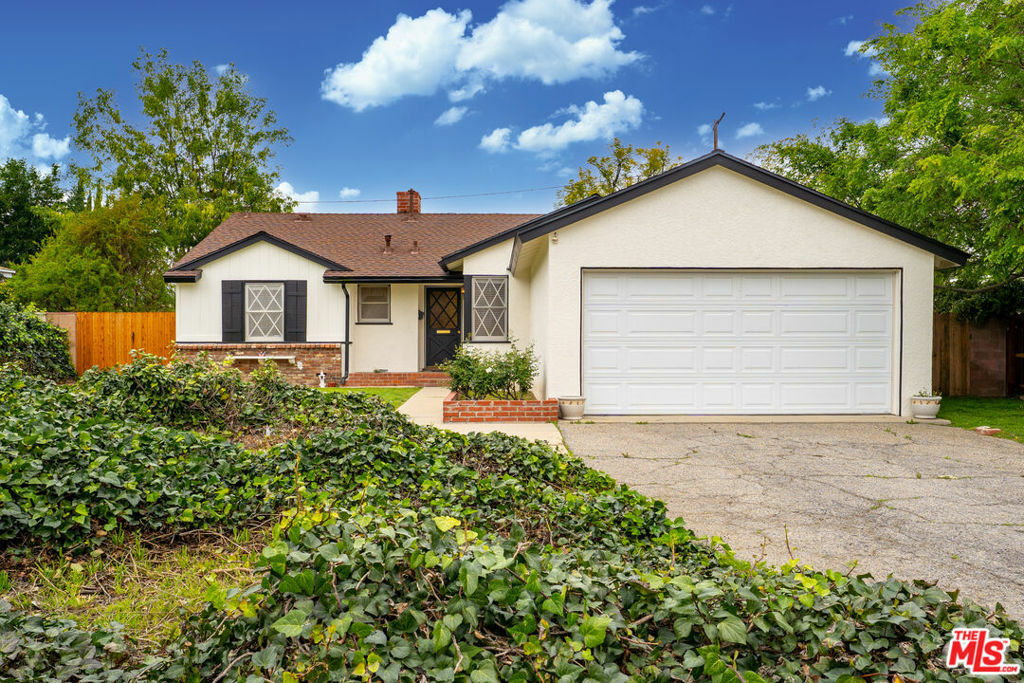 Property Photo:  20329 Baltar Street  CA 91306 