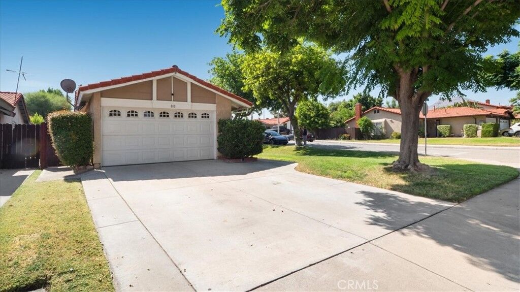 Property Photo:  810 Santa Fe Lane  CA 92324 