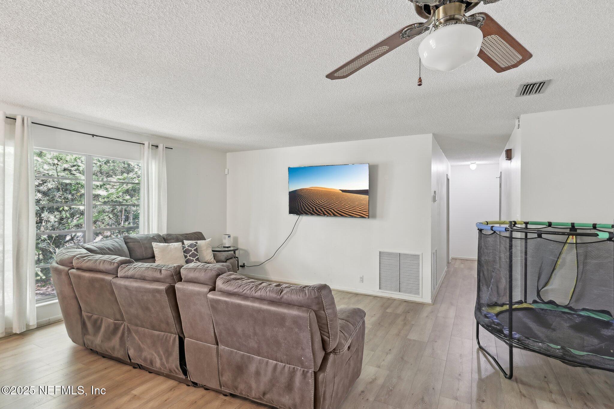 Property Photo: 1800 Laurel Street FL 32177