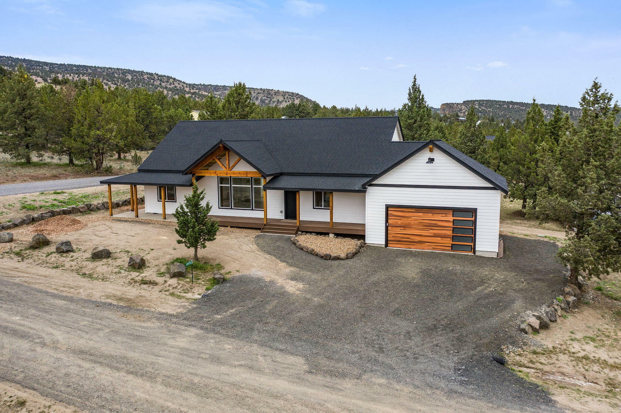 Property Photo: 10574 N W Osborn Avenue 14 OR 97754