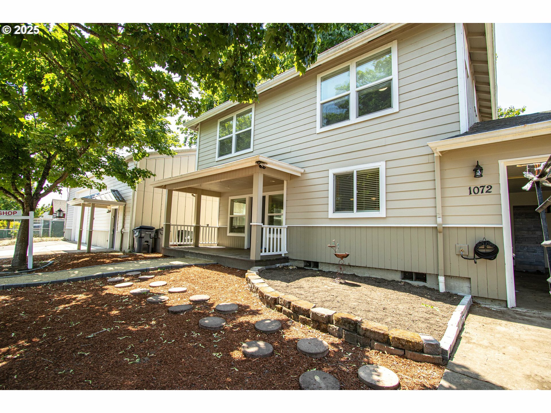 Property Photo: 1072 53rd St OR 97478