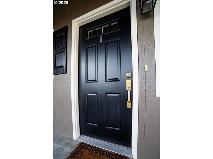 Property Photo: 5931 SE Milwaukie Ave #6 OR 97202
