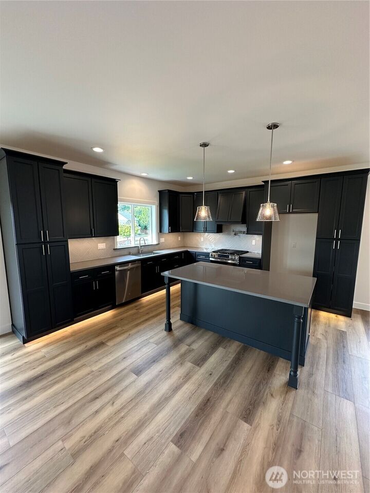 Property Photo:  719  Dennis Street SE  WA 98501 
