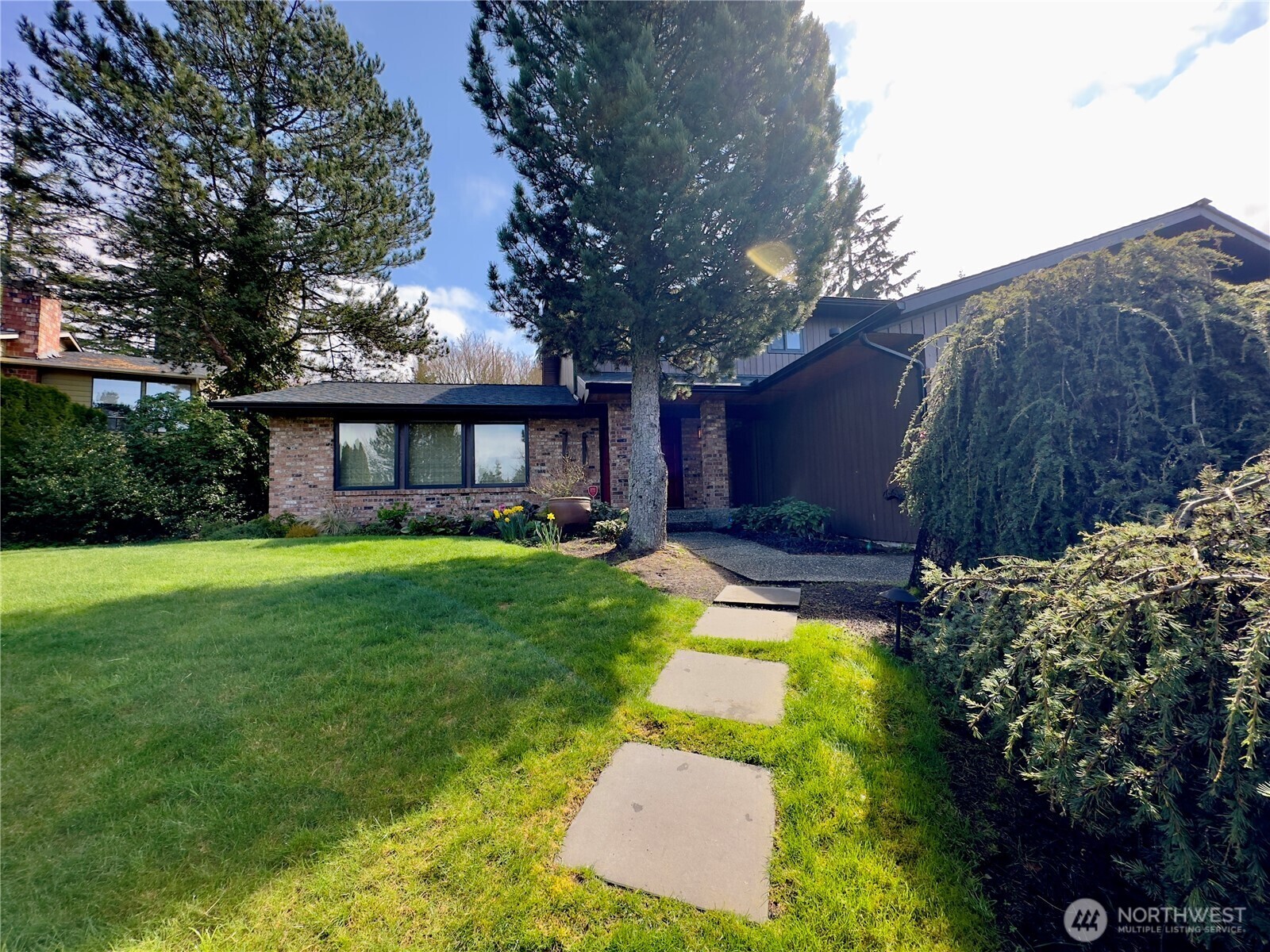 Property Photo:  20230  41st Place NE  WA 98155 