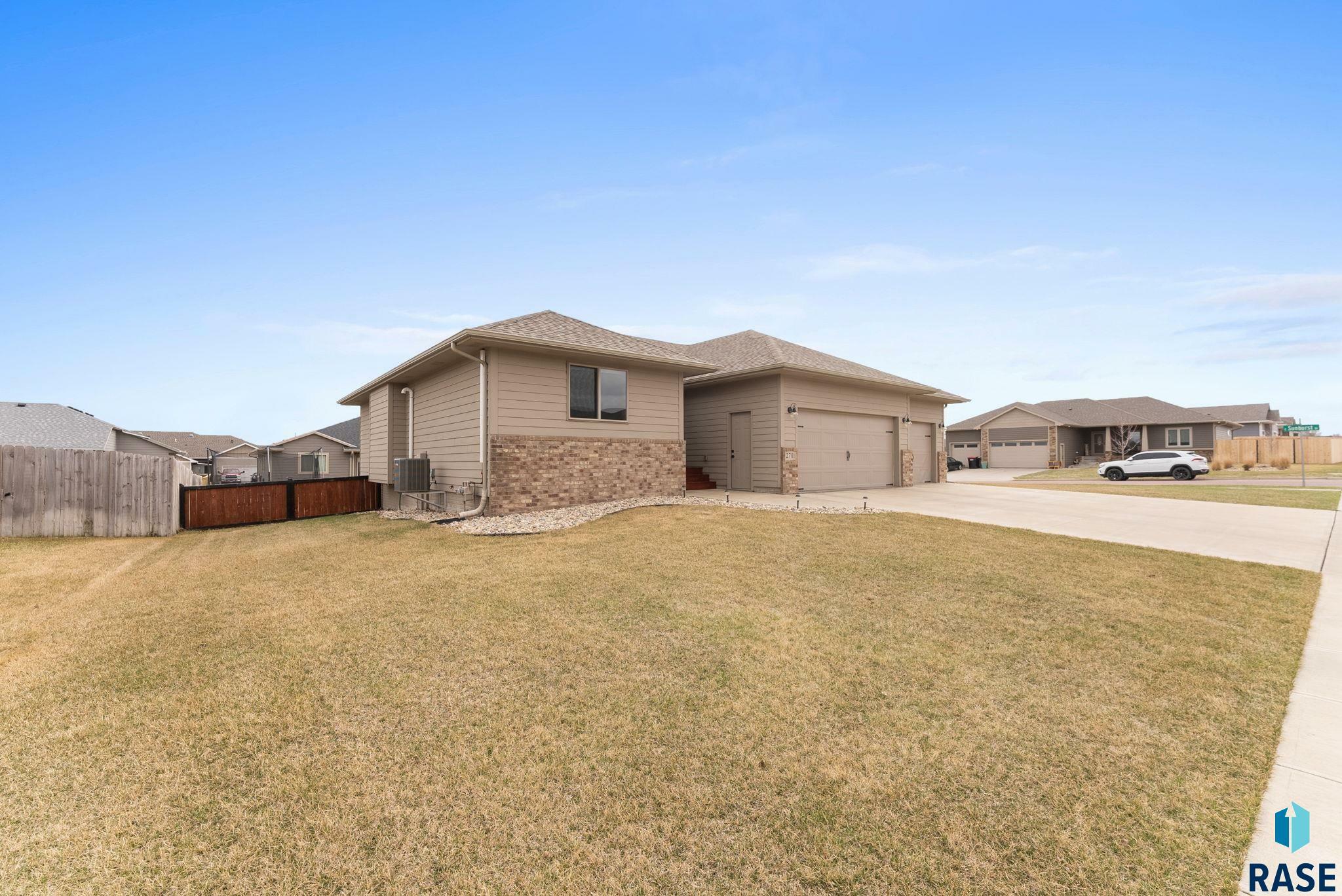 Property Photo: 2701 E Palmer St SD 57005