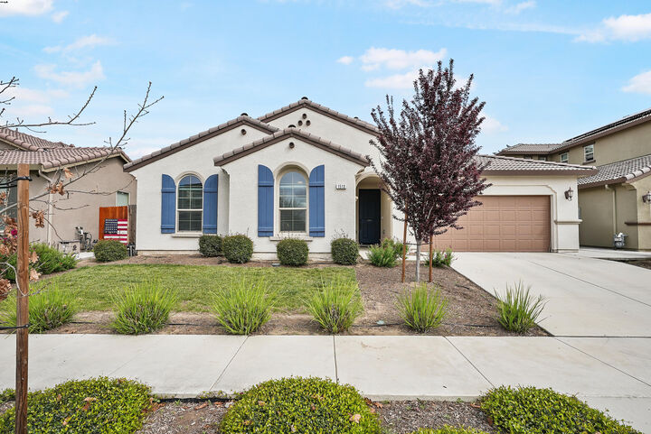 1510 W Glendale Avenue  Visalia CA 93291 photo