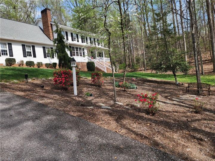 Property Photo:  305 Old Farms Road  NC 28697 