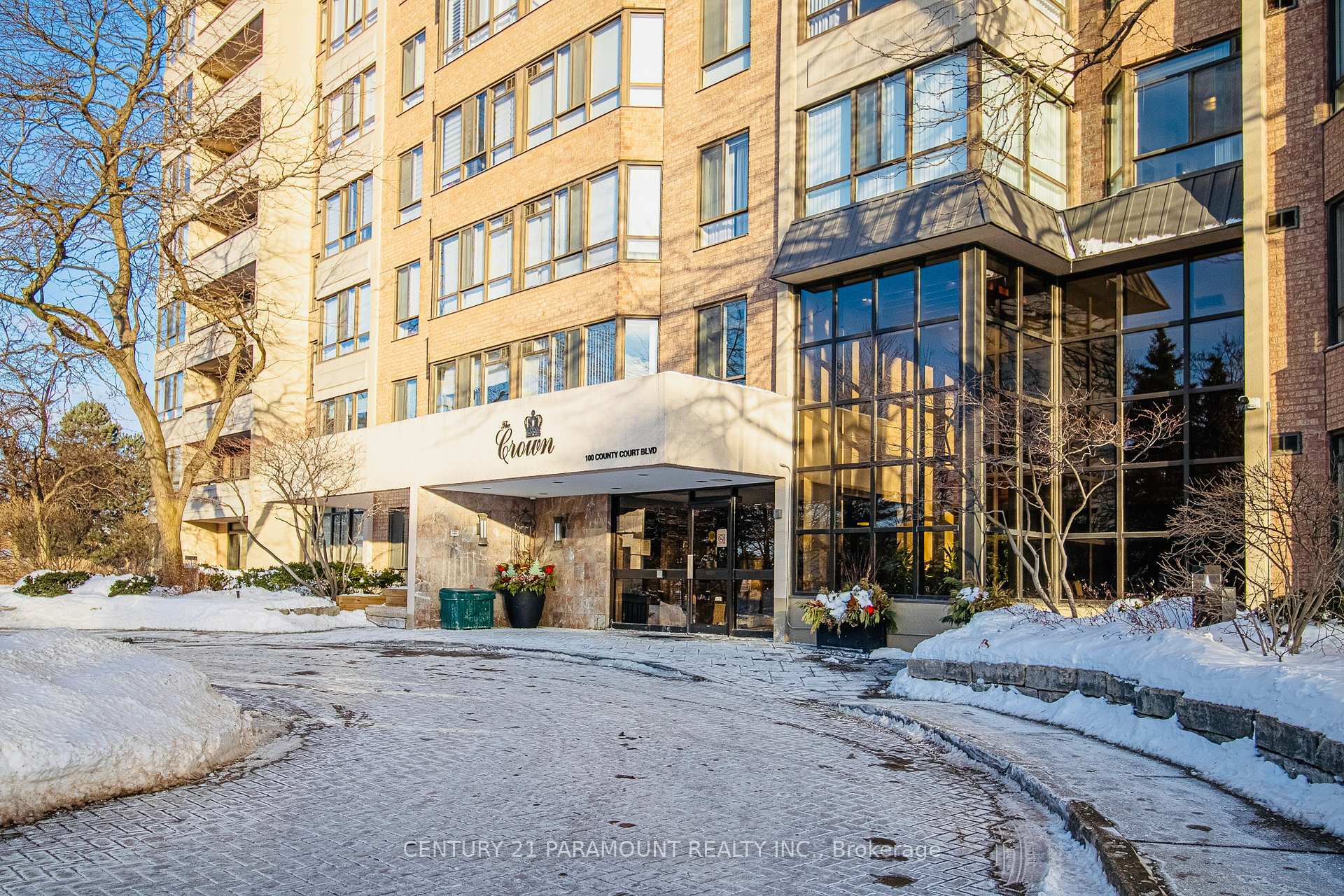Property Photo: 100 County Court Boulevard 1802 ON L6W 3X1