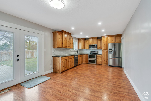 Property Photo: 975 N 200 E UT 84043