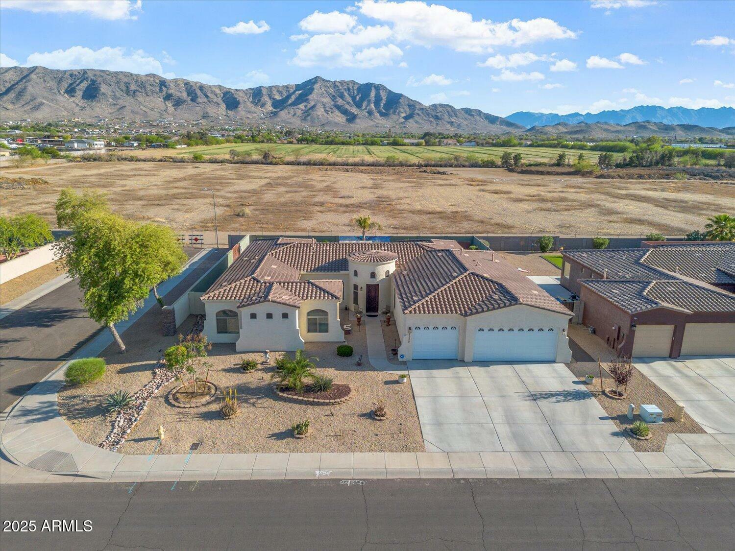 Property Photo: 3125 W Desert Lane AZ 85339