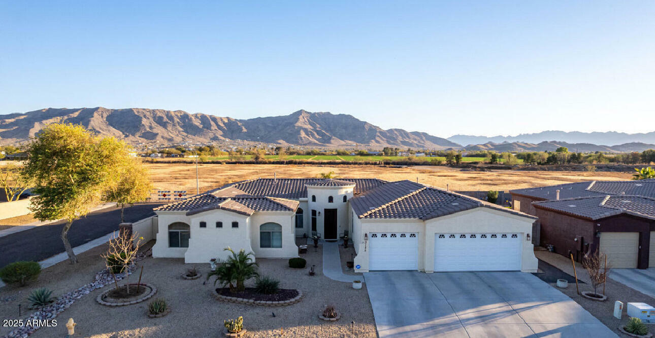 Property Photo:  3125 W Desert Lane  AZ 85339 