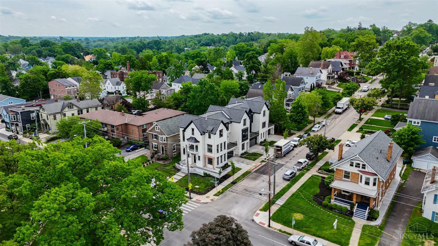 Property Photo: 2739 Observatory Avenue OH 45208