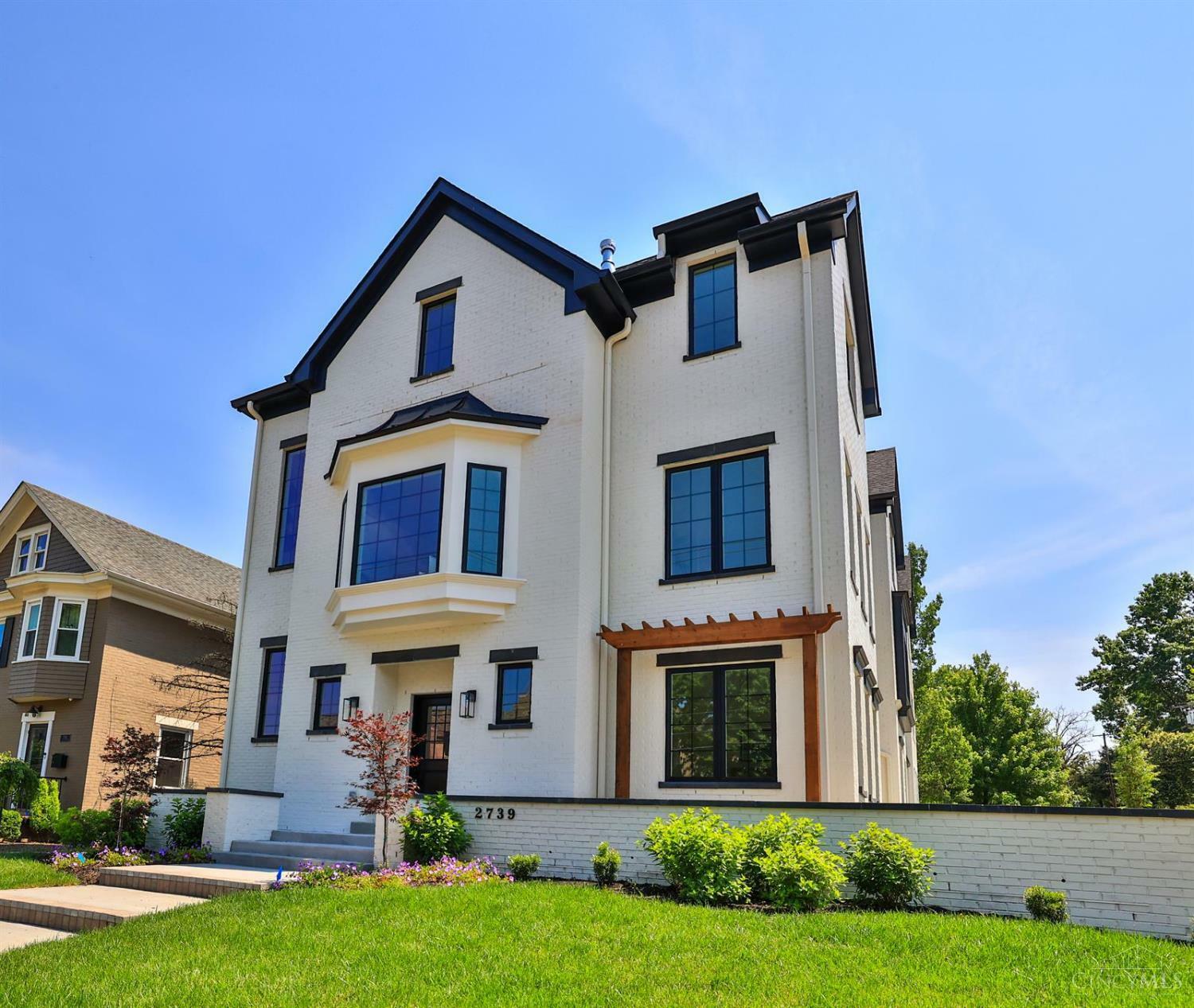 Property Photo: 2739 Observatory Avenue OH 45208