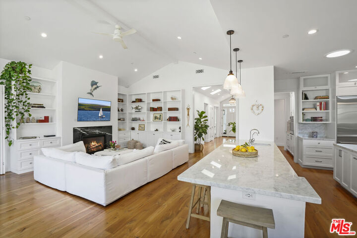 6544 Wandermere Rd  Malibu CA 90265 photo