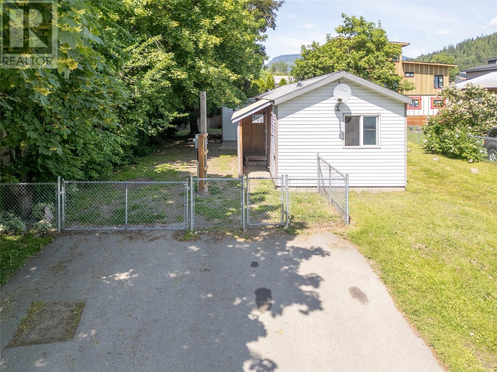 Property Photo: 405 Moss Street BC V0E 2S0