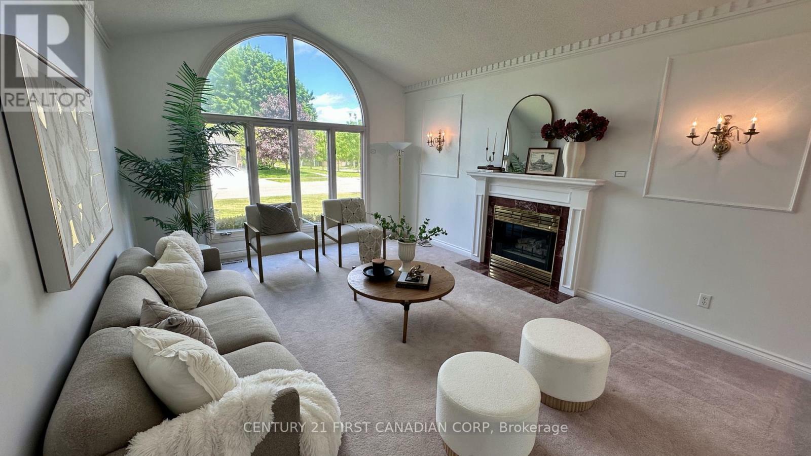 Photo de la propriété: 212 Timber Drive ON N6K 4B6