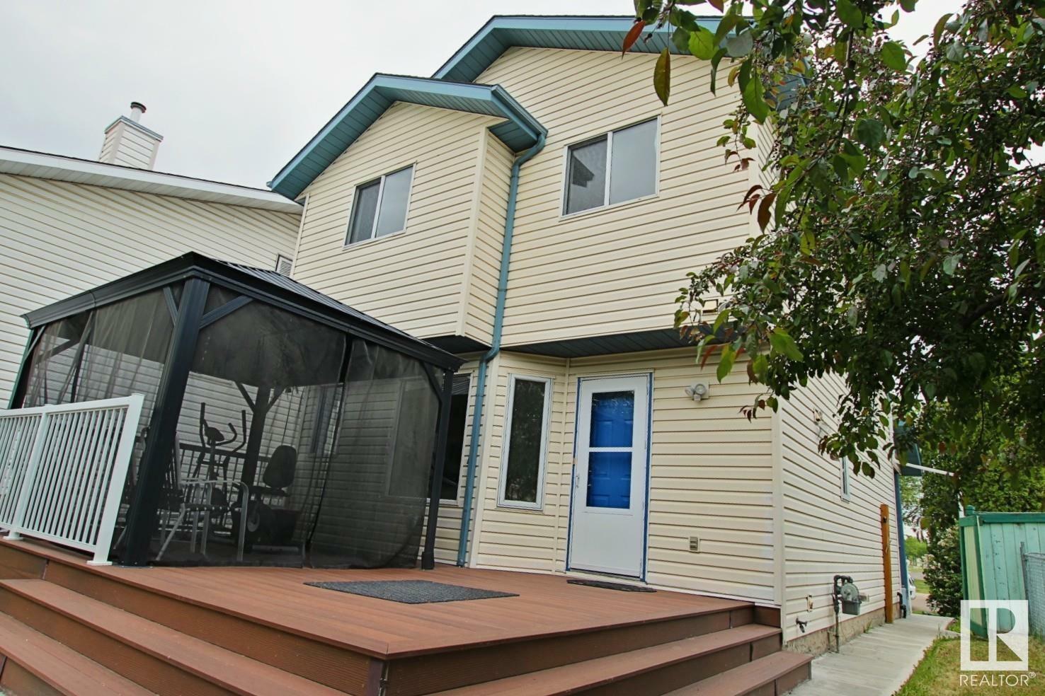 Photo de la propriété: 8021 17A Avenue NW AB T6K 4E1