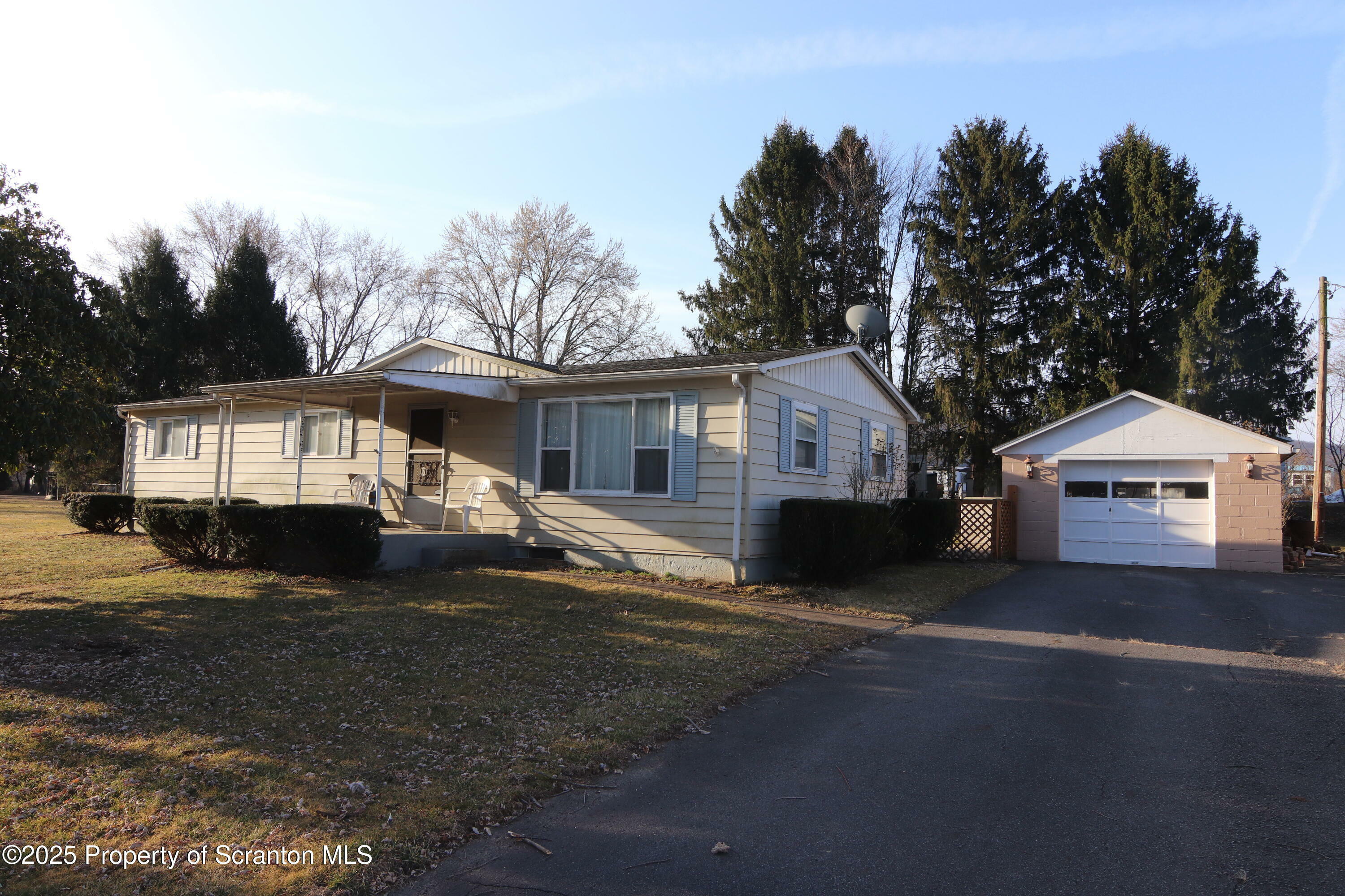 Property Photo: 115 Dymond Terrace PA 18657