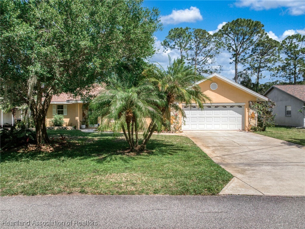 Property Photo: 1045 Winter Green Street FL 33852