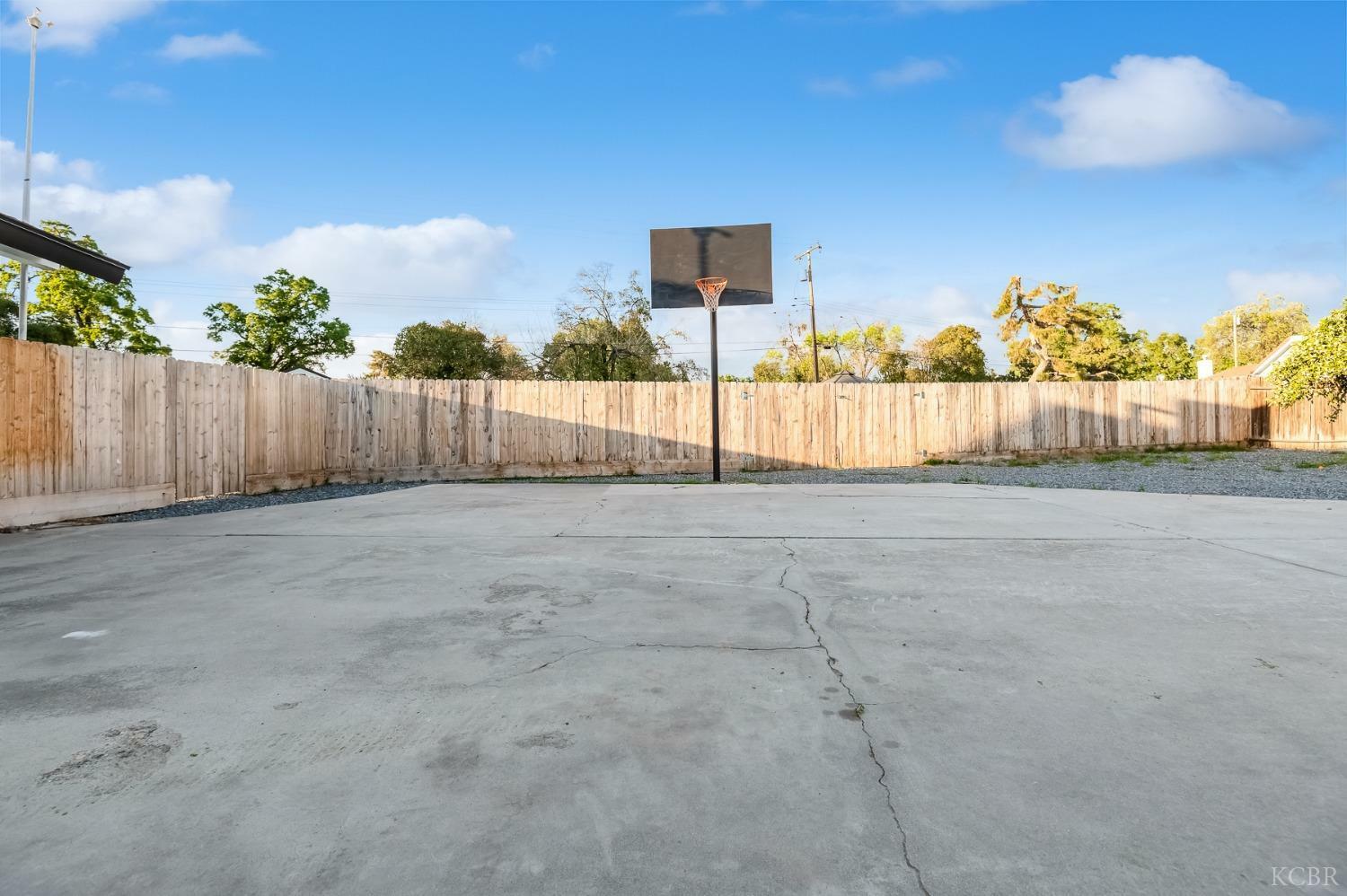 Property Photo: 2905 S Encina Street CA 93277