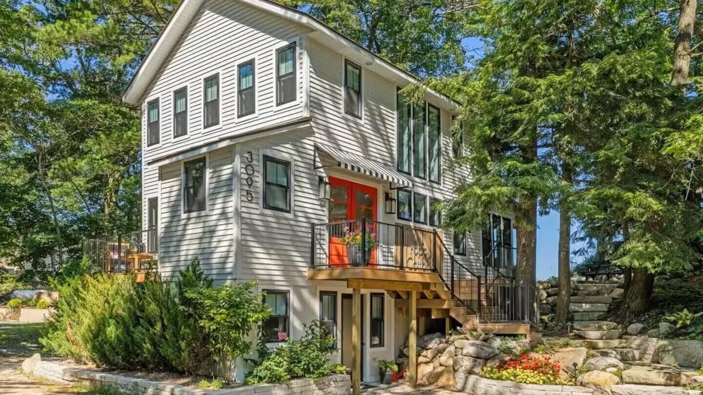 Property Photo: 3095 N Lakeshore Drive MI 49436