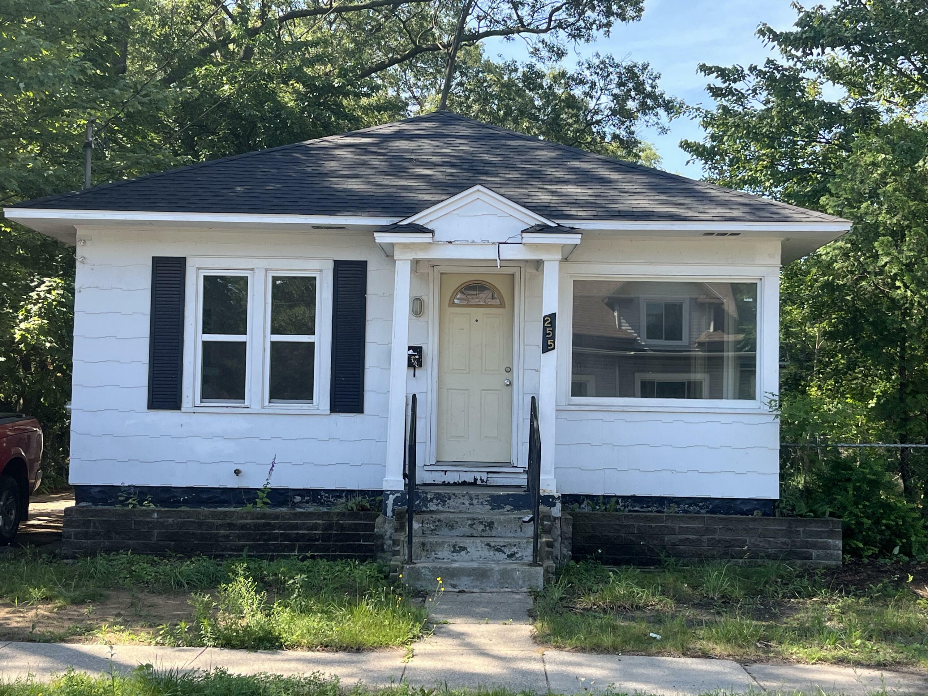 Property Photo: 255 W Summit Avenue MI 49444