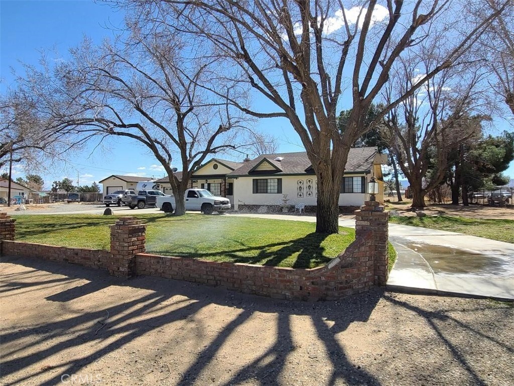 Property Photo: 2110 W Avenue M8 CA 93551