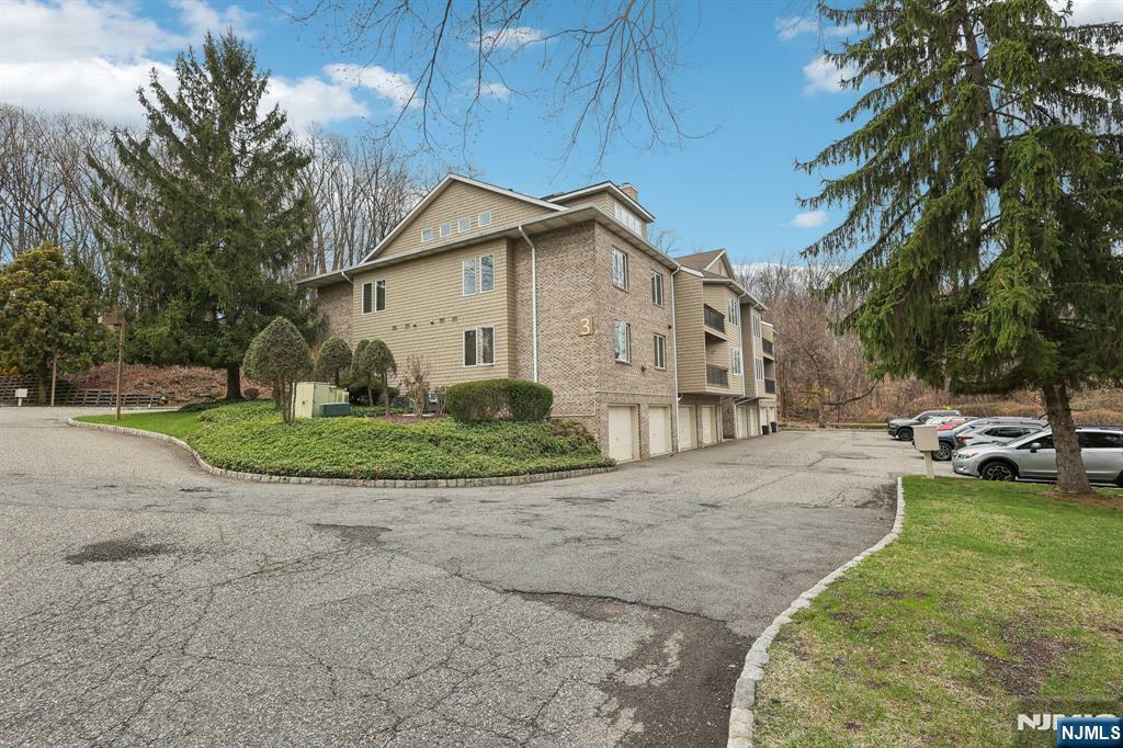 3 Parkside Terrace 2D  Woodland Park NJ 07424 photo