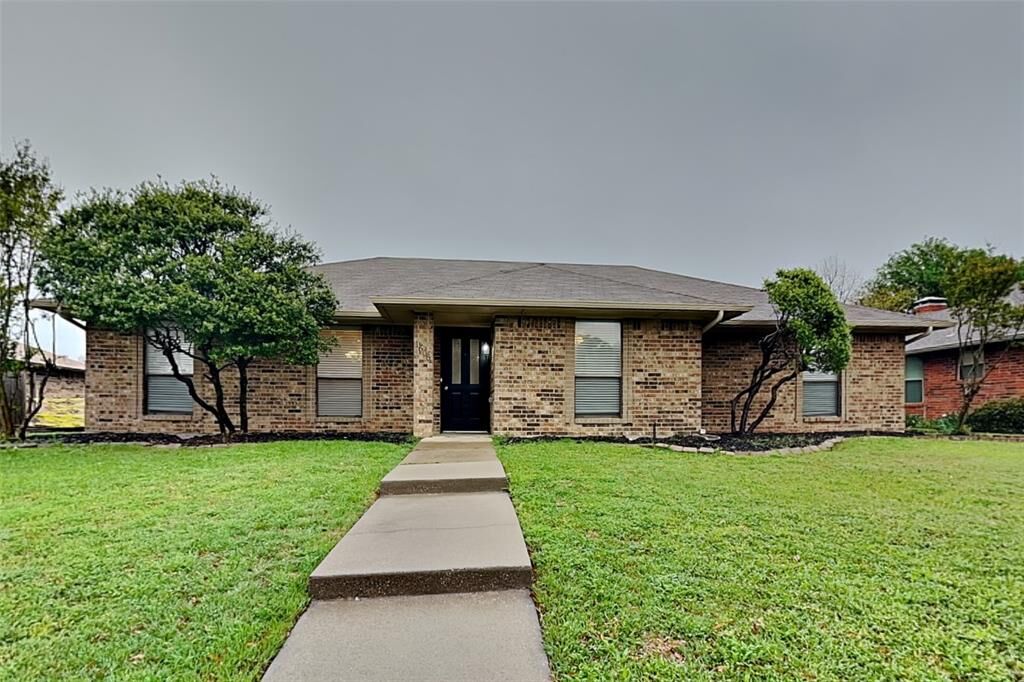 Property Photo:  1605 Steenson Drive  TX 75007 
