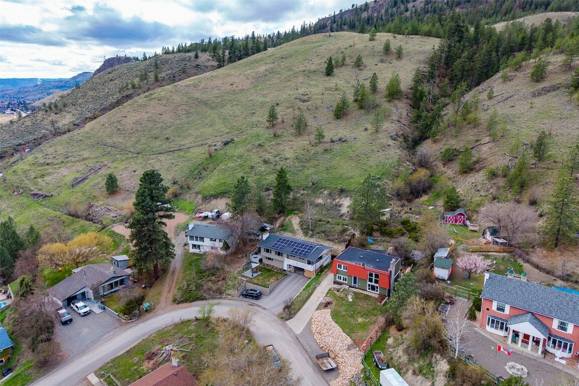 Property Photo: 4326 Karindale Road BC V2B 8N1